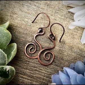 Copper wire swirl spiral hammered earrings